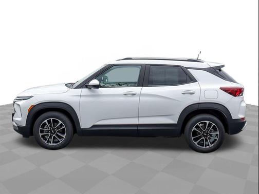 Summit White 2025 Chevrolet Trailblazer LT