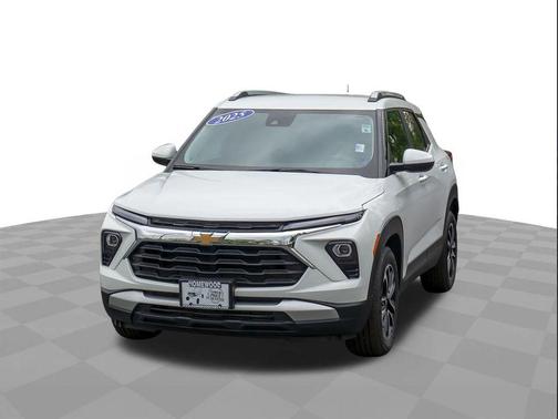 Summit White 2025 Chevrolet Trailblazer LT