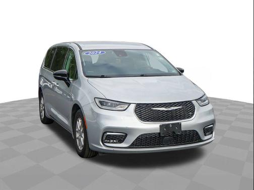 Silver Mist Clearcoat 2024 Chrysler Pacifica Touring L