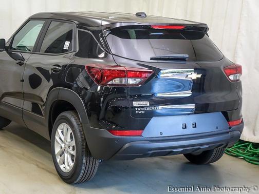 Mosaic Black Metallic 2026 Chevrolet Trailblazer LS