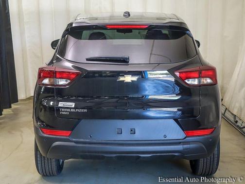 Mosaic Black Metallic 2026 Chevrolet Trailblazer LS