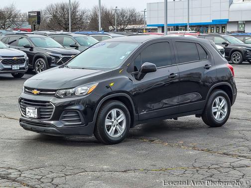 Mosaic Black Metallic 2021 Chevrolet Trax LS