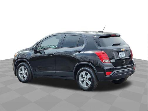 Mosaic Black Metallic 2021 Chevrolet Trax LS
