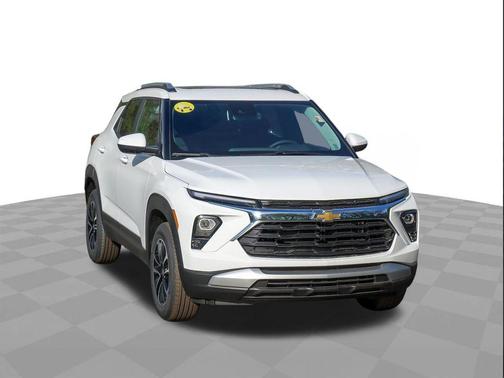 Summit White 2026 Chevrolet Trailblazer LT