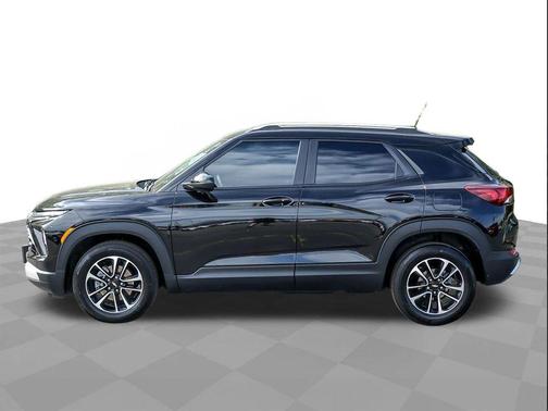 Mosaic Black Metallic 2026 Chevrolet Trailblazer LT