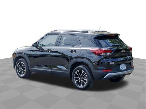 Mosaic Black Metallic 2026 Chevrolet Trailblazer LT
