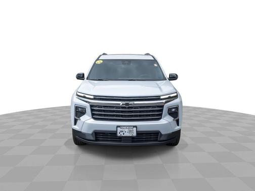 Polar White Tricoat 2026 Chevrolet Traverse LT