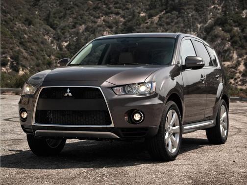 Diamond White Pearl 2011 Mitsubishi Outlander SE