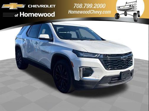 Iridescent Pearl Tricoat 2023 Chevrolet Traverse RS