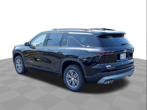 Mosaic Black Metallic 2027 Chevrolet Traverse LT