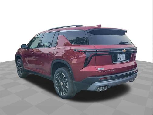 Radiant Red Tintcoat 2026 Chevrolet Traverse LT