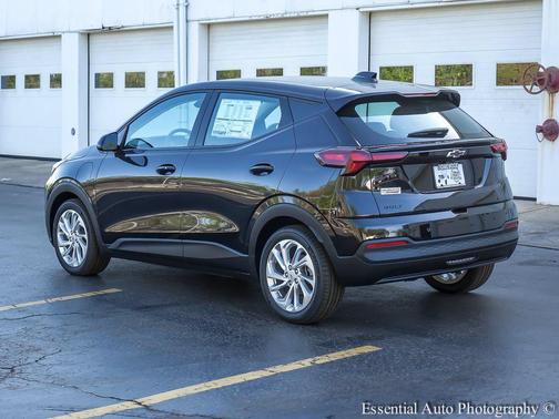 Mosaic Black Metallic 2027 Chevrolet Bolt LT FWD