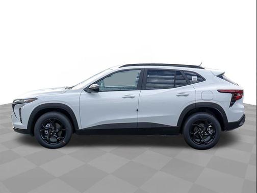 Summit White 2026 Chevrolet Trax LT