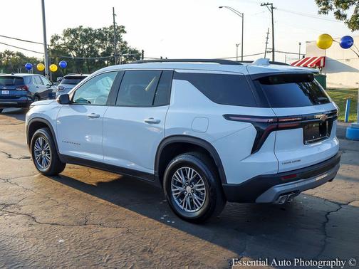 Summit White 2026 Chevrolet Traverse LT