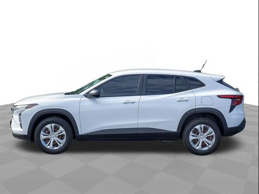 Summit White 2024 Chevrolet Trax LS