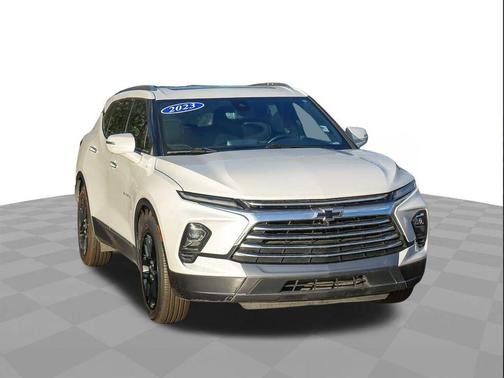 Iridescent Pearl Tricoat 2023 Chevrolet Blazer Premier