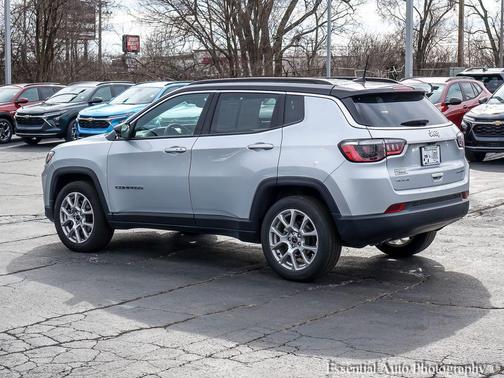Silver Zynith Metallic Clearcoat 2025 Jeep Compass Limited