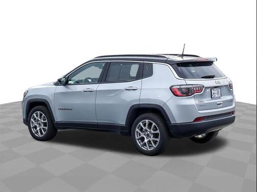 Silver Zynith Metallic Clearcoat 2025 Jeep Compass Limited