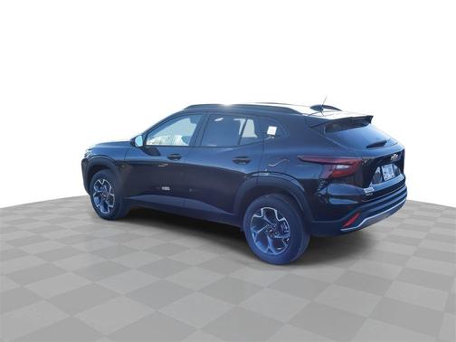 Mosaic Black Metallic 2026 Chevrolet Trax LT