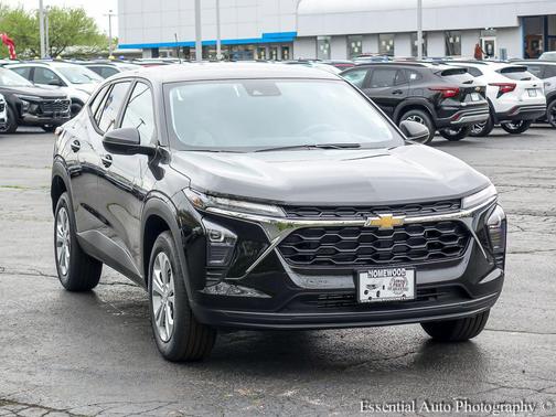Mosaic Black Metallic 2026 Chevrolet Trax LS