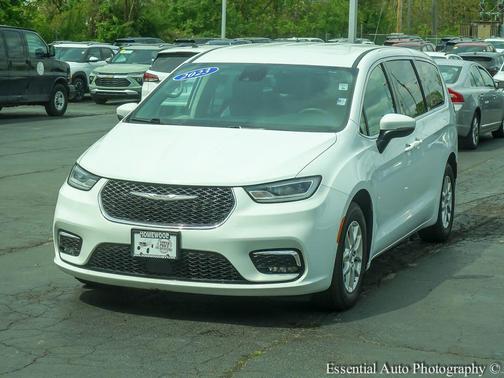 Bright White Clearcoat 2023 Chrysler Pacifica Touring L