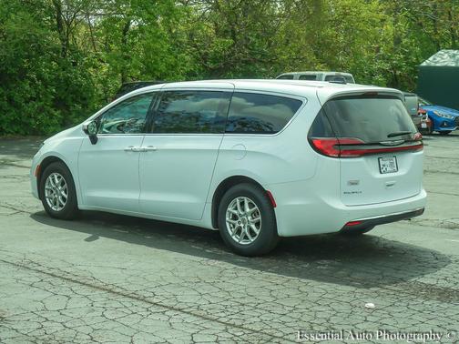 Bright White Clearcoat 2023 Chrysler Pacifica Touring L