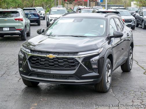 Mosaic Black Metallic 2026 Chevrolet Trax LT