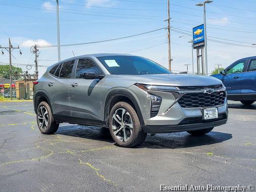 Sterling Gray Metallic 2024 Chevrolet Trax FWD 1RS