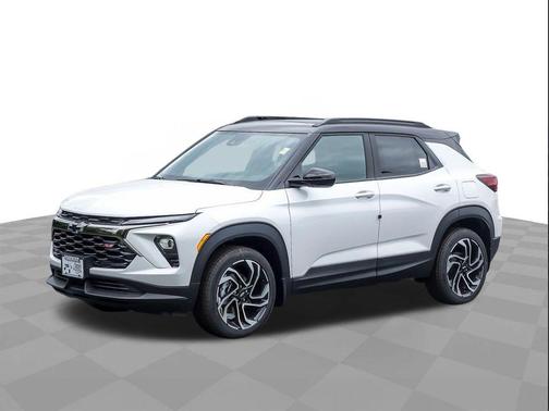 Iridescent Pearl Tricoat 2026 Chevrolet Trailblazer RS