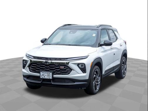 Iridescent Pearl Tricoat 2026 Chevrolet Trailblazer RS