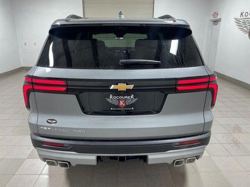 Sterling Gray Metallic 2026 Chevrolet Traverse LT