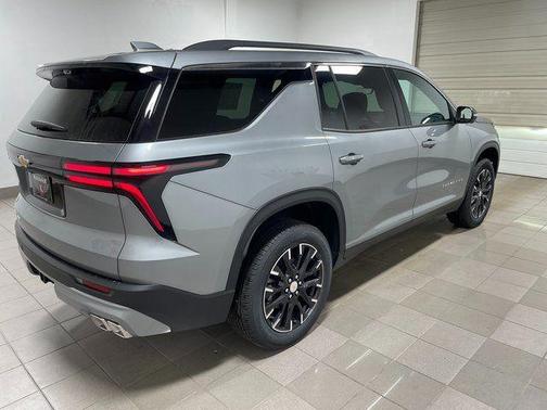 Sterling Gray Metallic 2026 Chevrolet Traverse LT
