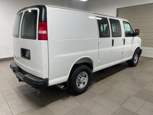 Summit White 2026 Chevrolet Express 2500 Work Van