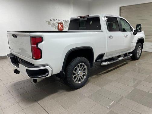Summit White 2026 Chevrolet Silverado 2500 LT