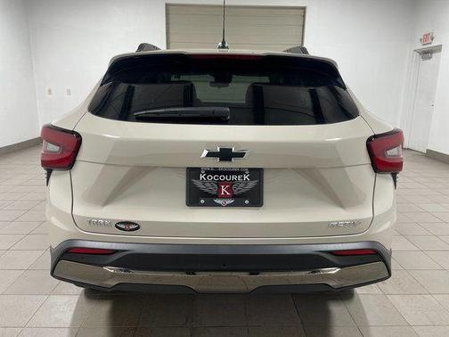 White Sand 2026 Chevrolet Trax ACTIV