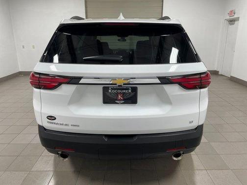 Summit White 2023 Chevrolet Traverse LT Cloth