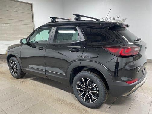 Mosaic Black Metallic 2026 Chevrolet Trailblazer ACTIV