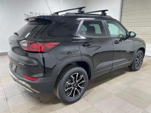 Mosaic Black Metallic 2026 Chevrolet Trailblazer ACTIV
