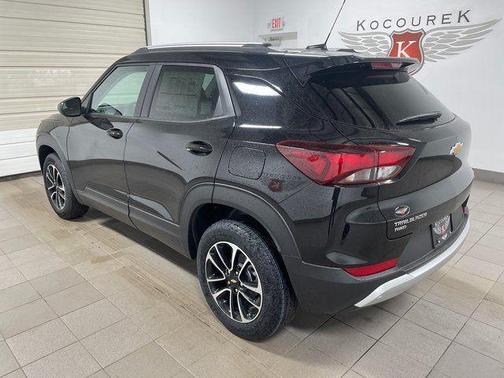 Mosaic Black Metallic 2026 Chevrolet Trailblazer LT