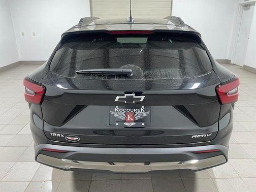 Mosaic Black Metallic 2026 Chevrolet Trax ACTIV
