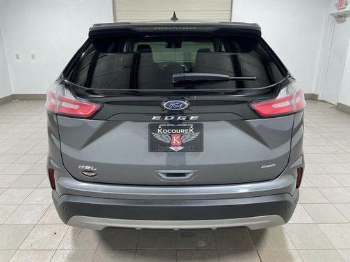 Gray Metallic 2024 Ford Edge SEL