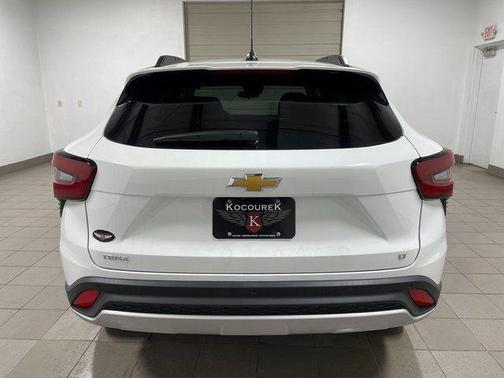 Summit White 2026 Chevrolet Trax LT