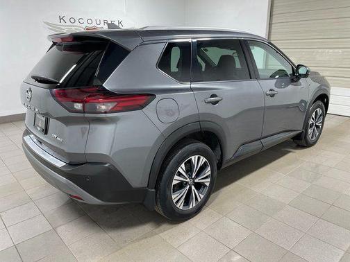 Champagne Silver 2021 Nissan Rogue SV