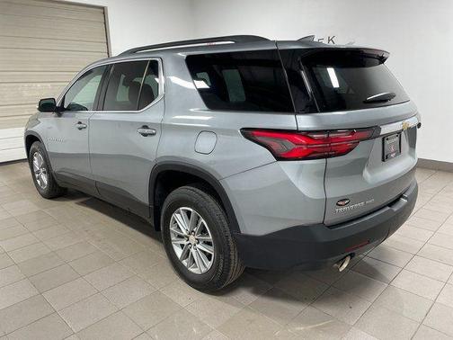 Sterling Gray Metallic 2023 Chevrolet Traverse LT Cloth