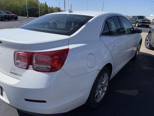 Summit White 2014 Chevrolet Malibu 1LT
