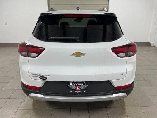 Summit White 2026 Chevrolet Trailblazer LT