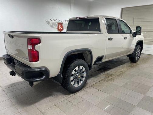 White Sand 2026 Chevrolet Silverado 2500 Custom
