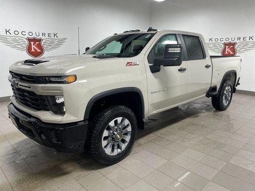 White Sand 2026 Chevrolet Silverado 2500 Custom
