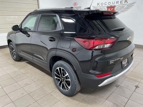 Mosaic Black Metallic 2026 Chevrolet Trailblazer LT