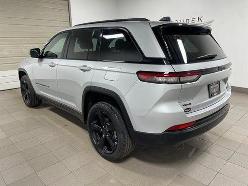 Silver Zynith 2024 Jeep Grand Cherokee Limited